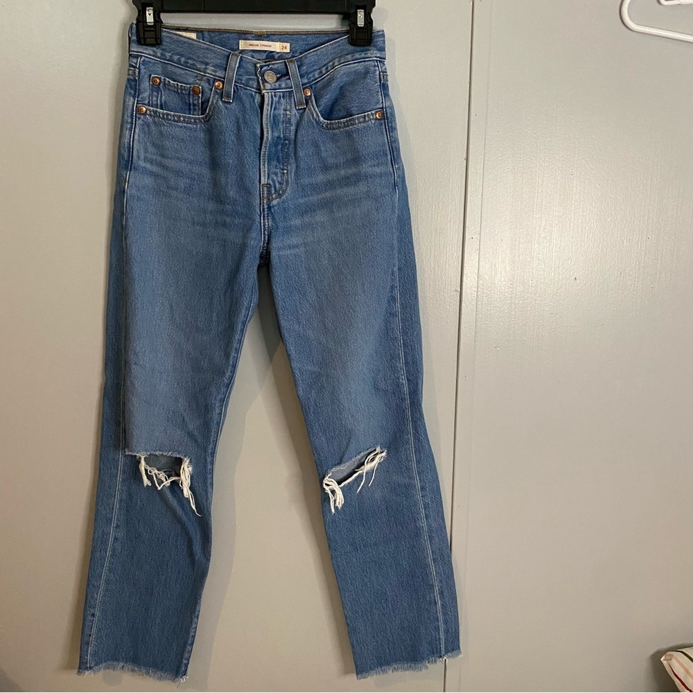 Levi’s Wedgie Straight Light Wash Jeans Size 24